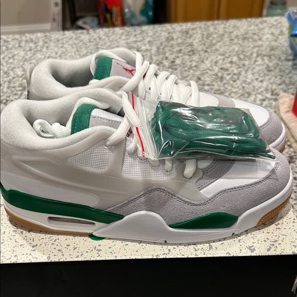 Jordan 4 RM "Pine Green" - Picture 4 of 5